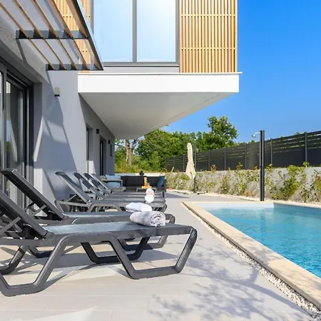 Luxury Sicenta Vila *