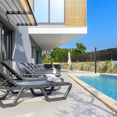 Luxury Sicenta Villa *