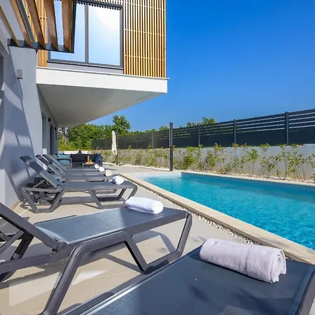 Luxury Sicenta Villa